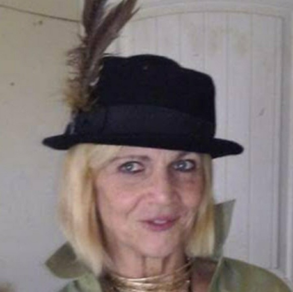 Meet your Posher, Melanie - Picture 3 of 3